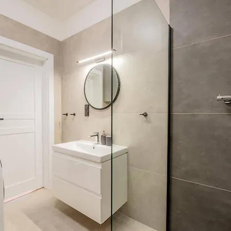 Seaside Sun Seasons 24 In With Parking By Renters *